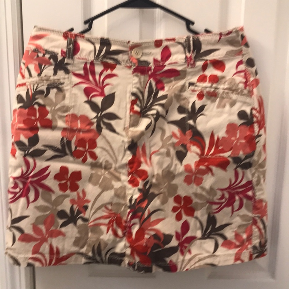 Croft & Barrow skirt with built in shorts, tropical print on tan background